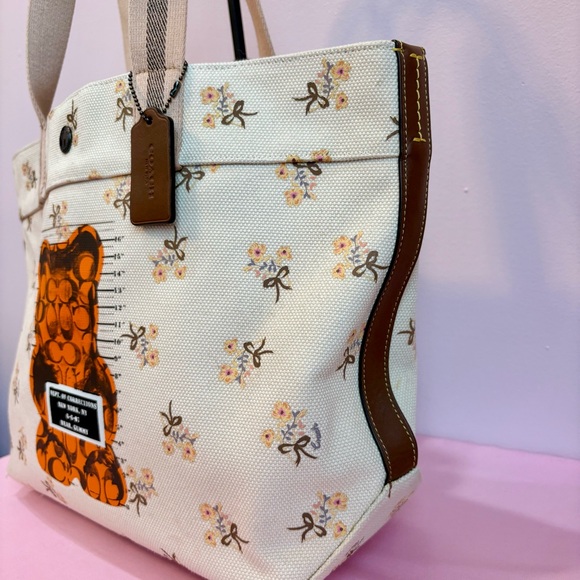 Coach 2019 Vandal Gummy Bear Canvas Tote F76650 Rare Collectible EUC - Picture 4 of 11